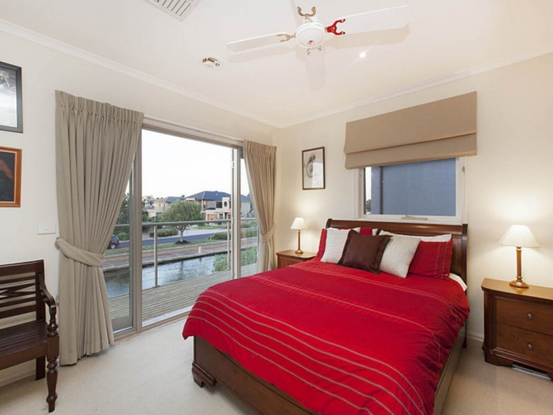 24 Sandy Point Rd, Point Cook VIC 3030