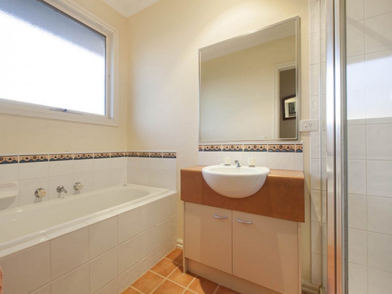 24 Sandy Point Rd, Point Cook VIC 3030