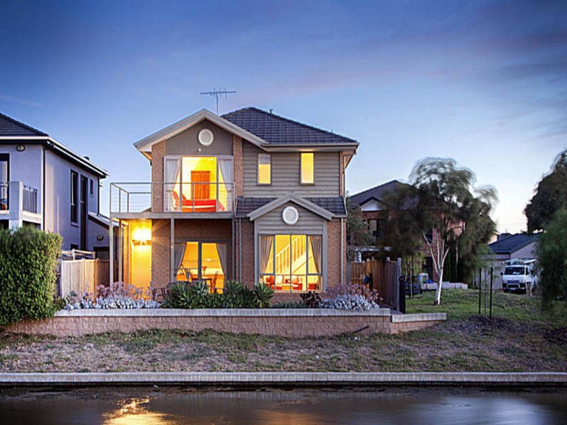 24 Sandy Point Rd, Point Cook VIC 3030