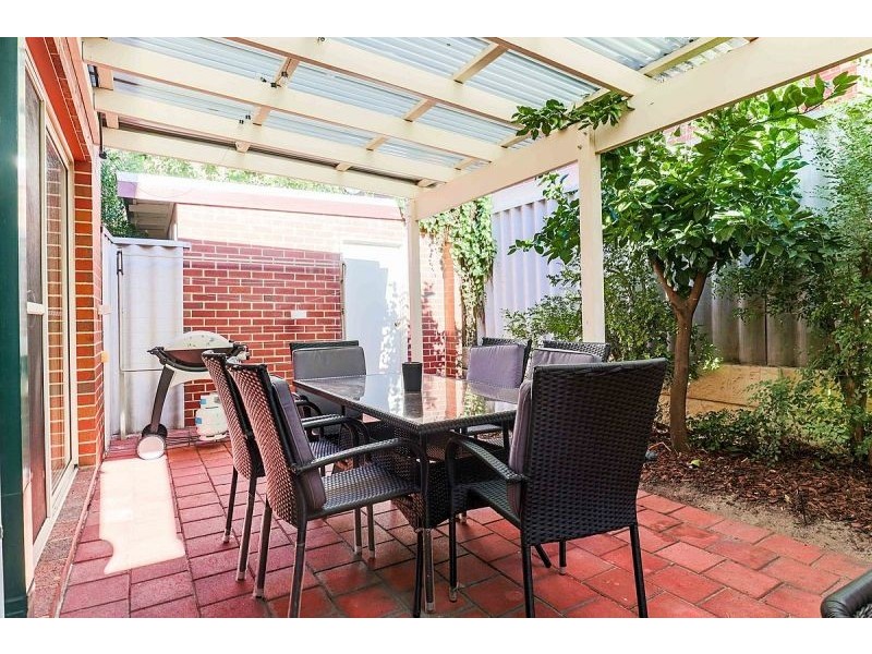 4/5 Temple St, Victoria Park WA 6100