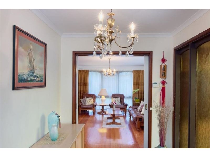 24 Minchinbury Dr, Vermont South VIC 3133