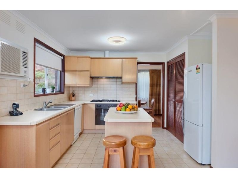 24 Minchinbury Dr, Vermont South VIC 3133
