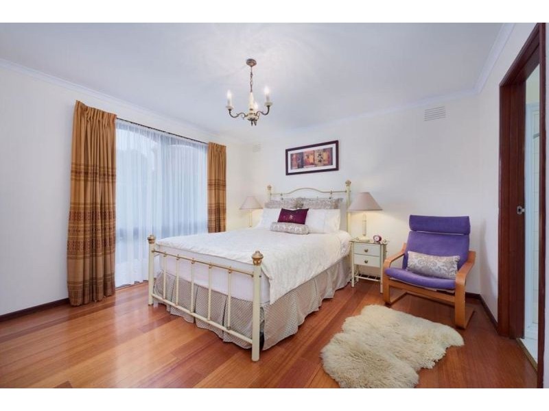 24 Minchinbury Dr, Vermont South VIC 3133