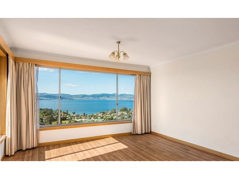 2/452 Churchill Ave, Sandy Bay TAS 7005