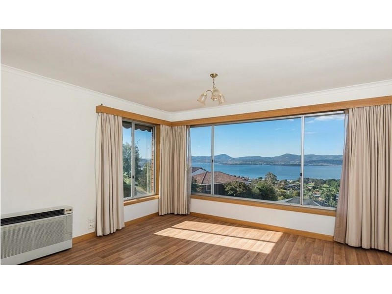 2/452 Churchill Ave, Sandy Bay TAS 7005