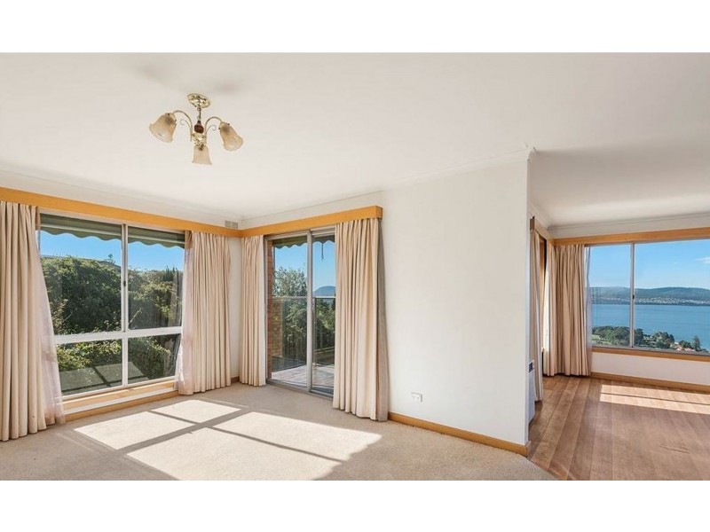2/452 Churchill Ave, Sandy Bay TAS 7005