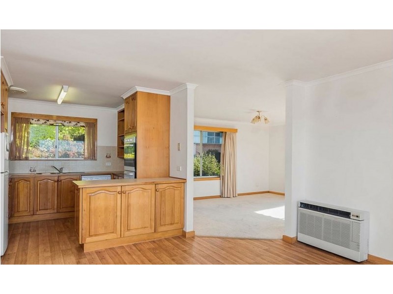 2/452 Churchill Ave, Sandy Bay TAS 7005