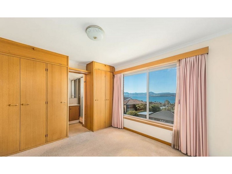 2/452 Churchill Ave, Sandy Bay TAS 7005