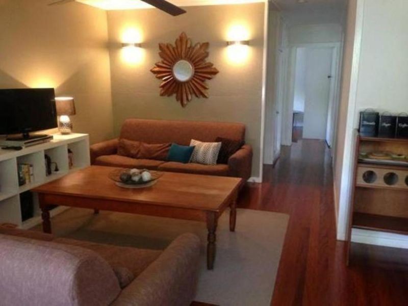 16 Dahlia St, Cannon Hill QLD 4170