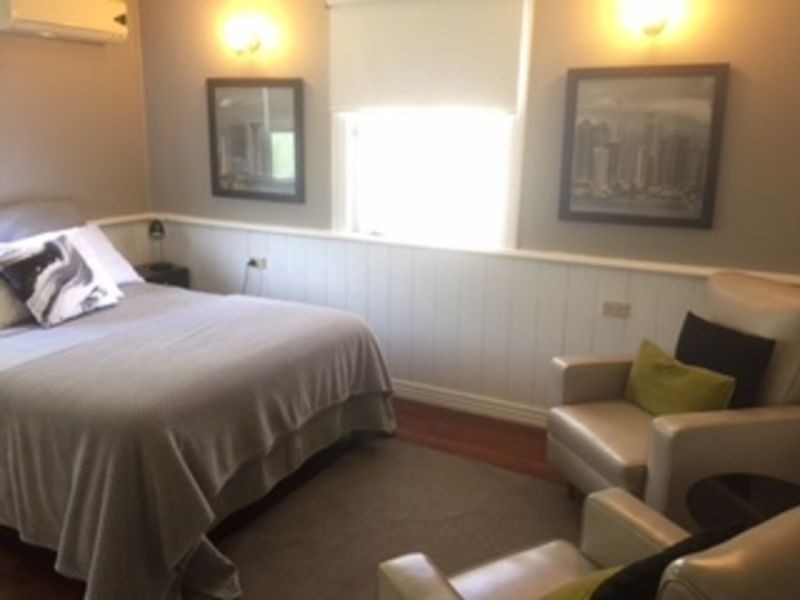 16 Dahlia St, Cannon Hill QLD 4170