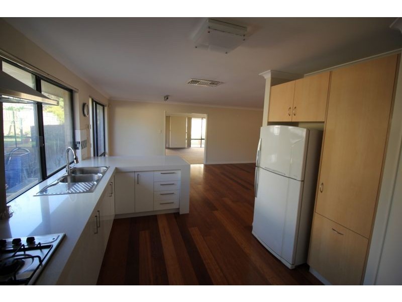 48 Walanna Dr, Karawara WA 6152