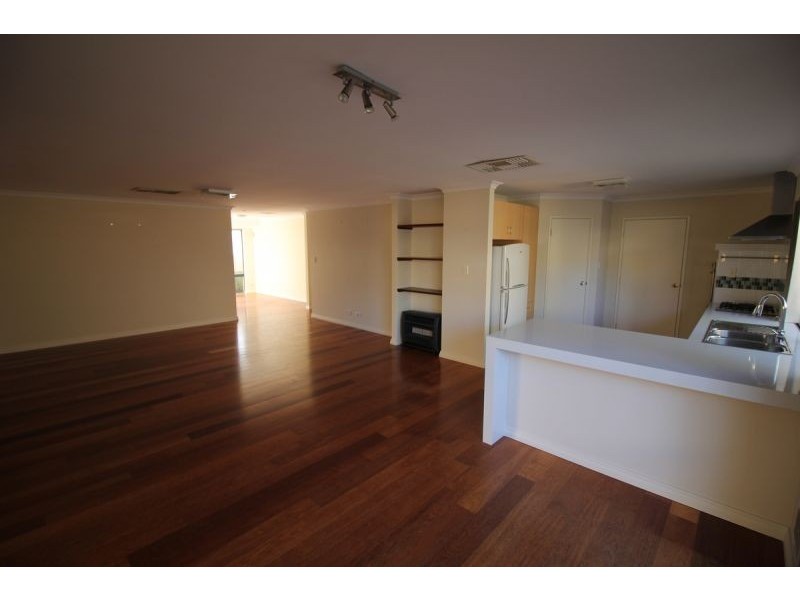 48 Walanna Dr, Karawara WA 6152