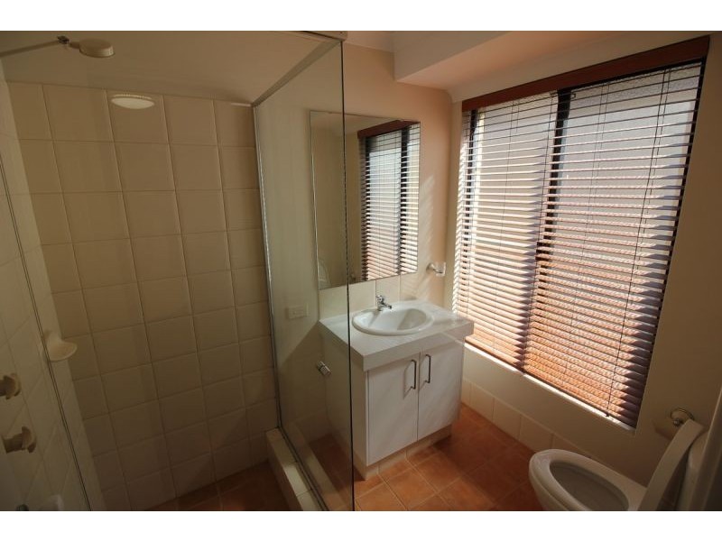 48 Walanna Dr, Karawara WA 6152