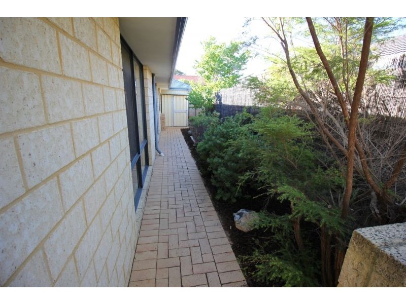 48 Walanna Dr, Karawara WA 6152