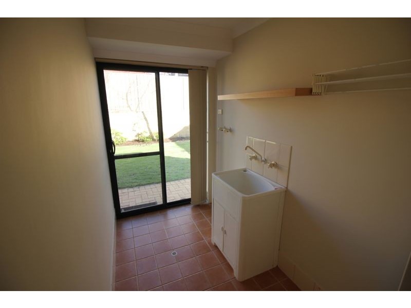 48 Walanna Dr, Karawara WA 6152