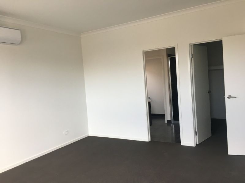 12 Lotus St, Pakenham VIC 3810