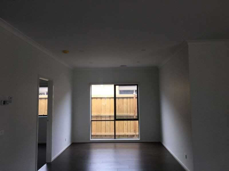 12 Lotus St, Pakenham VIC 3810