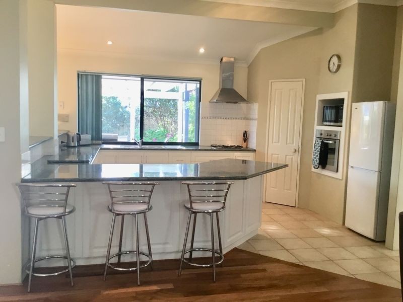 24 Daydream Plza, Halls Head WA 6210