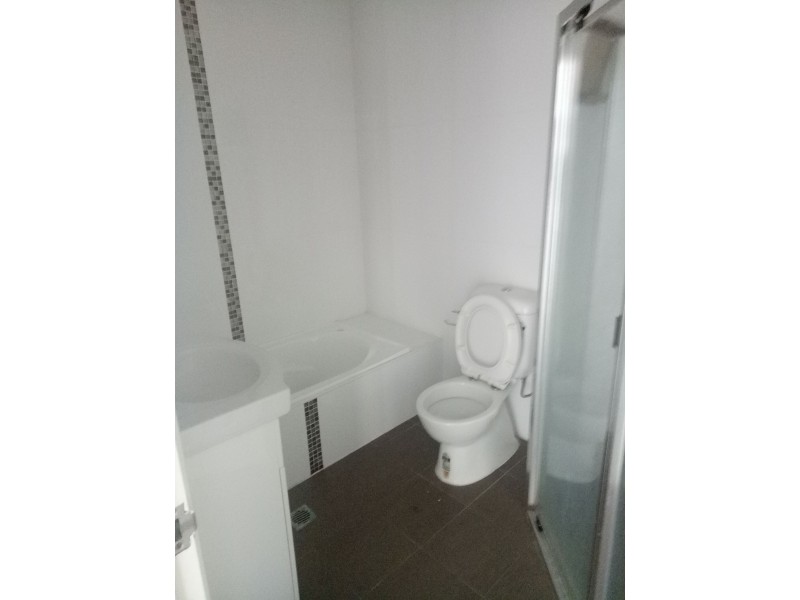 11/4 Barangaroo Rd, Toongabbie NSW 2146