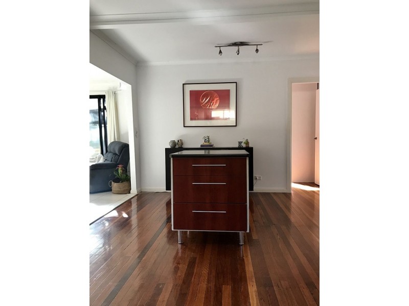 19 Second Ave, Labrador QLD 4215