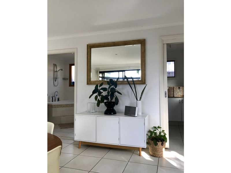 19 Second Ave, Labrador QLD 4215