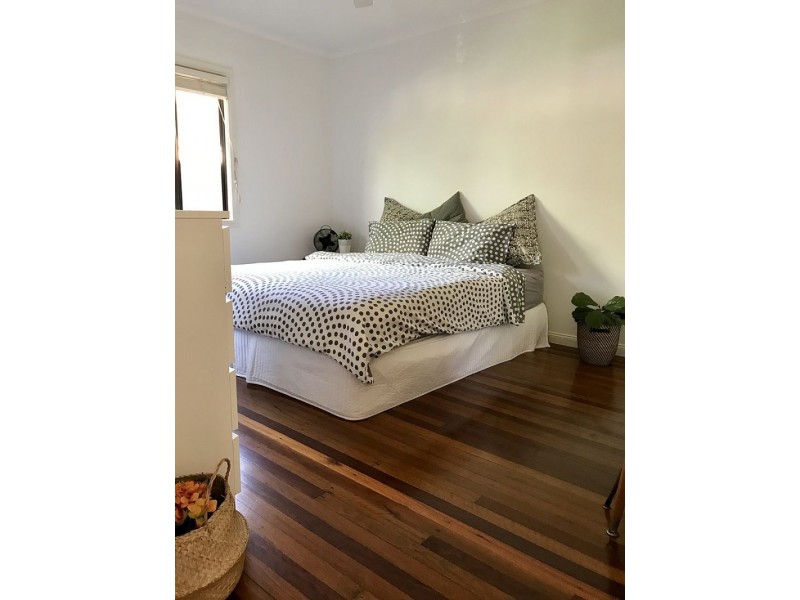 19 Second Ave, Labrador QLD 4215