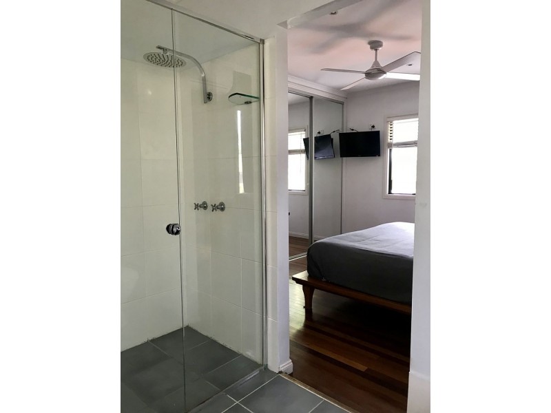 19 Second Ave, Labrador QLD 4215