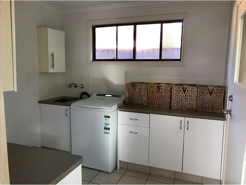 19 Second Ave, Labrador QLD 4215