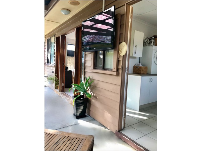 19 Second Ave, Labrador QLD 4215