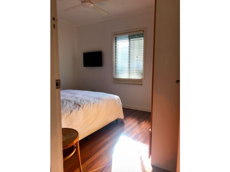 19 Second Ave, Labrador QLD 4215