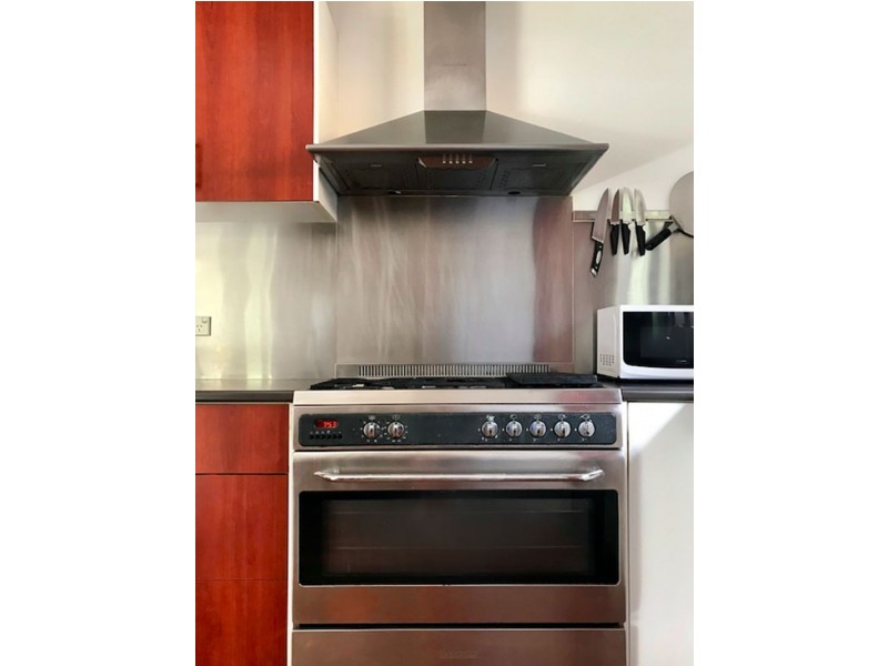 19 Second Ave, Labrador QLD 4215