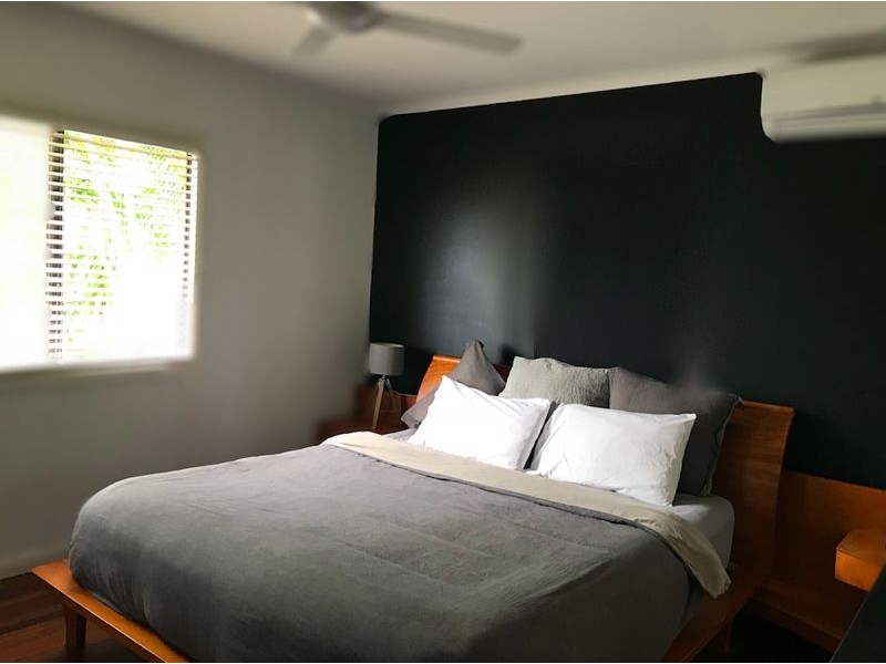 19 Second Ave, Labrador QLD 4215