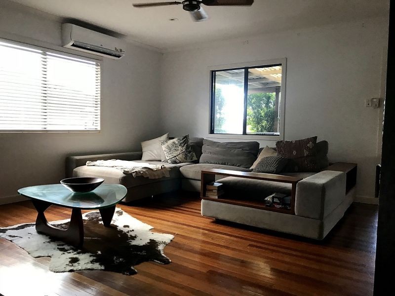 19 Second Ave, Labrador QLD 4215