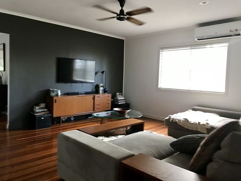 19 Second Ave, Labrador QLD 4215