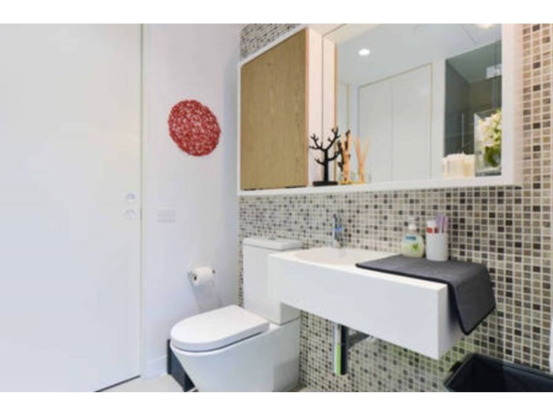 914/74 Queens Rd, Melbourne VIC 3004