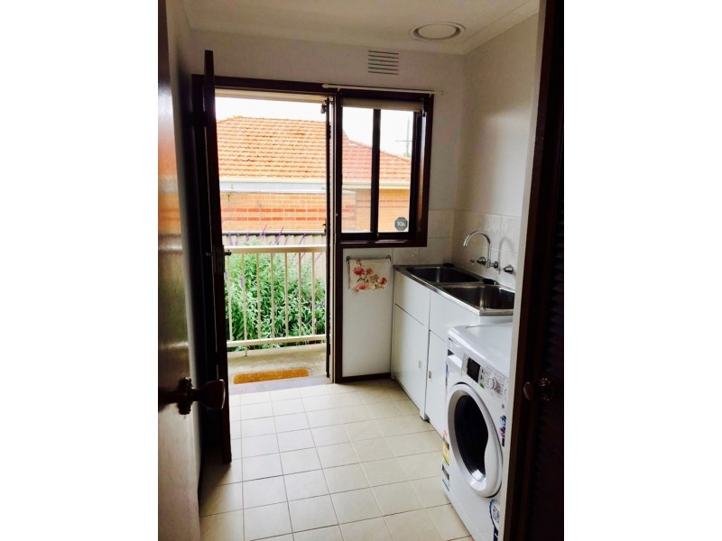 1B Barry St, Reservoir VIC 3073