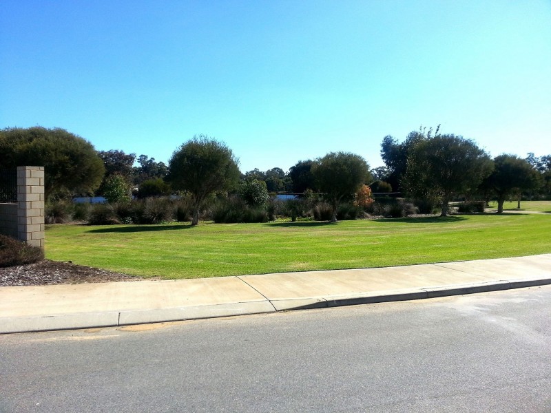 17 Mariposa Gdns, Success WA 6164
