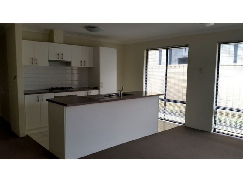 17 Mariposa Gdns, Success WA 6164