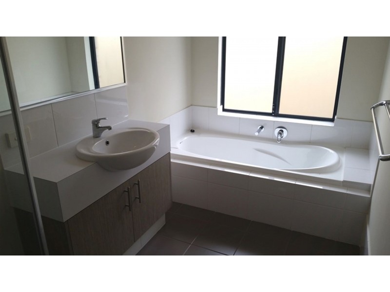 17 Mariposa Gdns, Success WA 6164