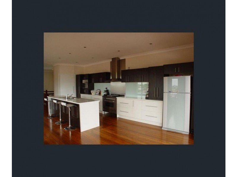 96 Pear St, Greenslopes QLD 4120