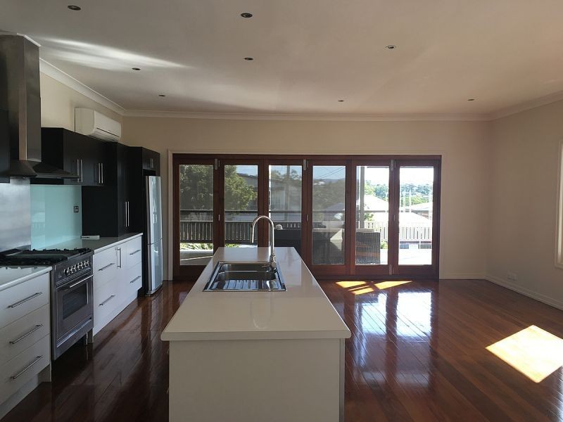 96 Pear St, Greenslopes QLD 4120