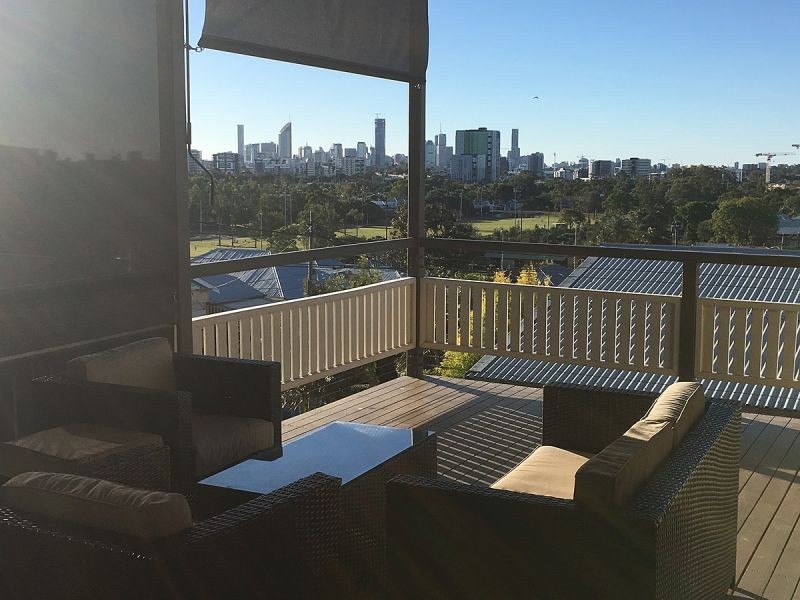 96 Pear St, Greenslopes QLD 4120