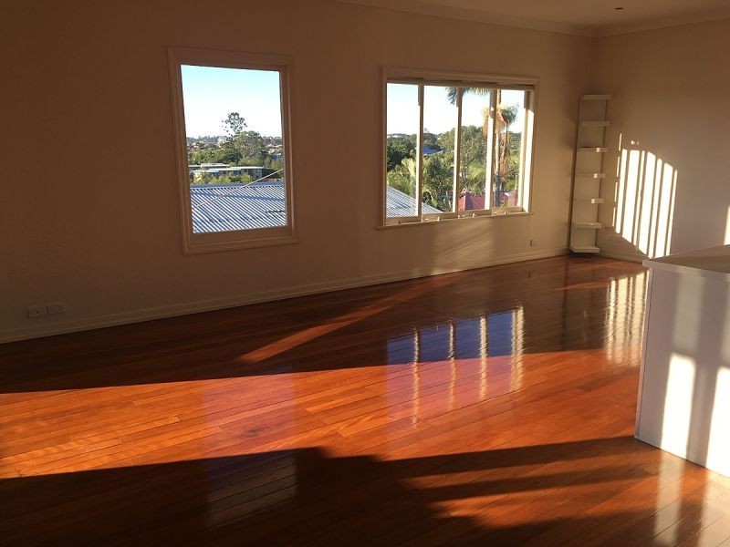 96 Pear St, Greenslopes QLD 4120