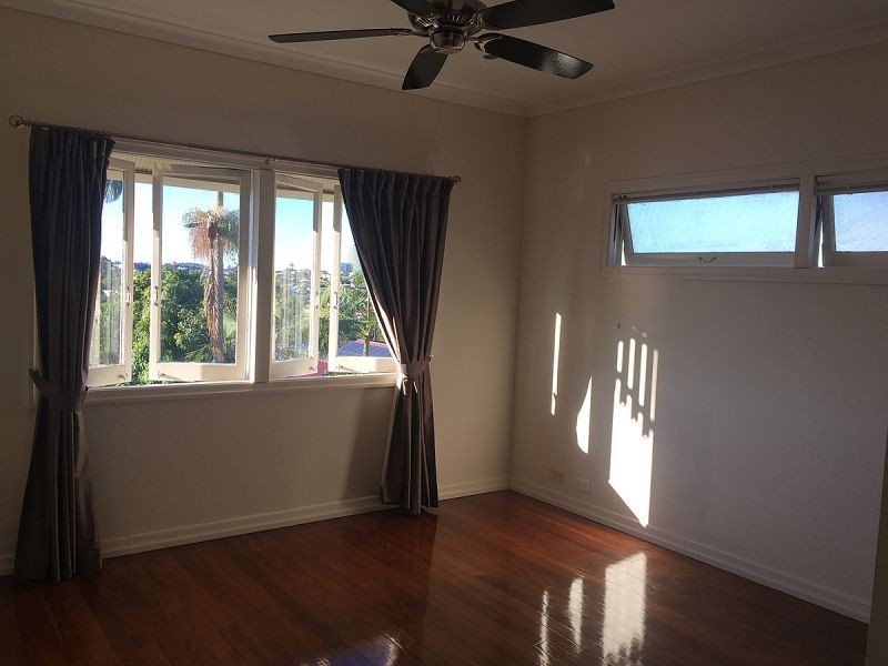 96 Pear St, Greenslopes QLD 4120