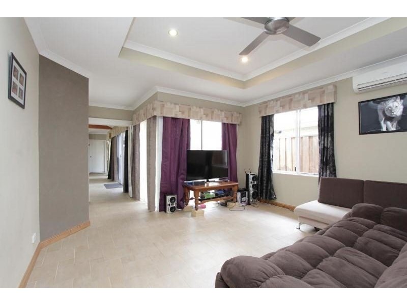 25 Bundaleer Ave, Ellenbrook WA 6069