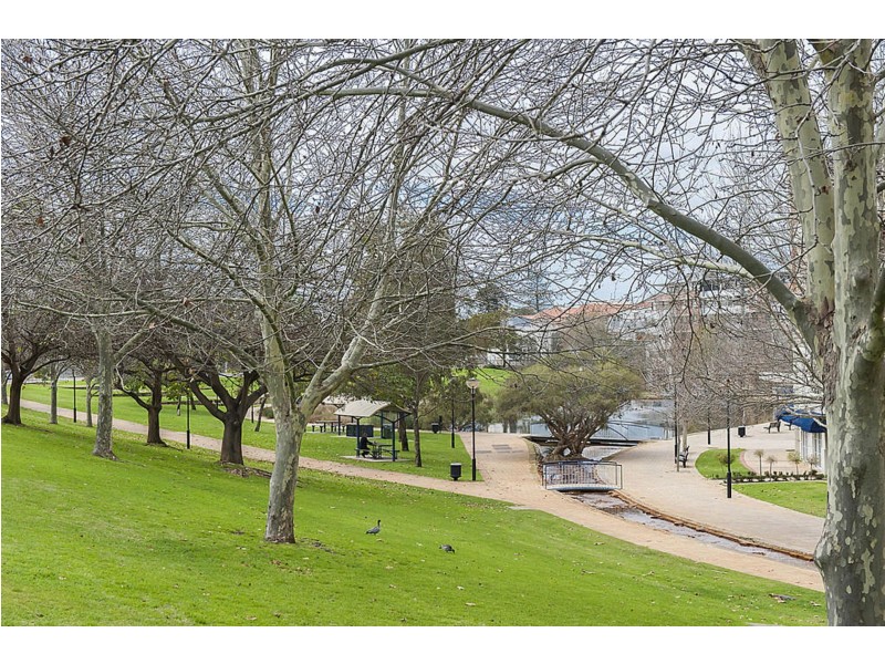 2/24 Saunders, East Perth WA 6004