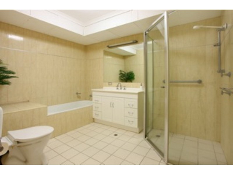33 Thornton St, Surfers Paradise QLD 4217