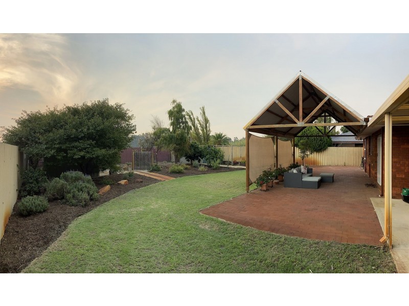 8 Ellison Dr, Langford WA 6147