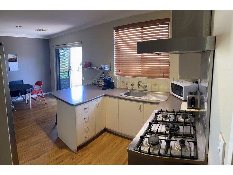 8 Ellison Dr, Langford WA 6147