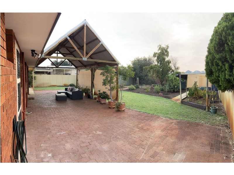 8 Ellison Dr, Langford WA 6147